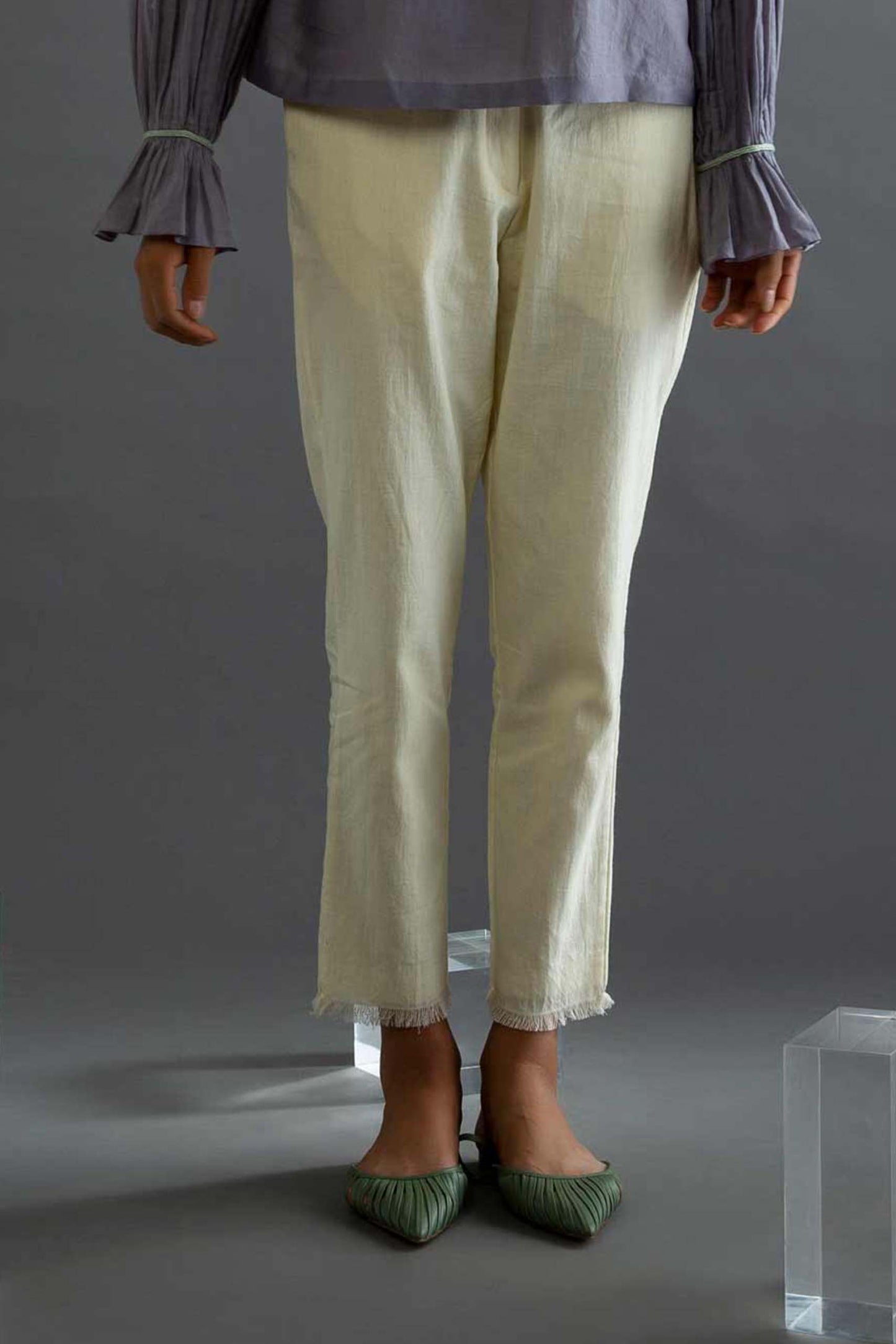 Lavender Island – Off-white Narrow Pants