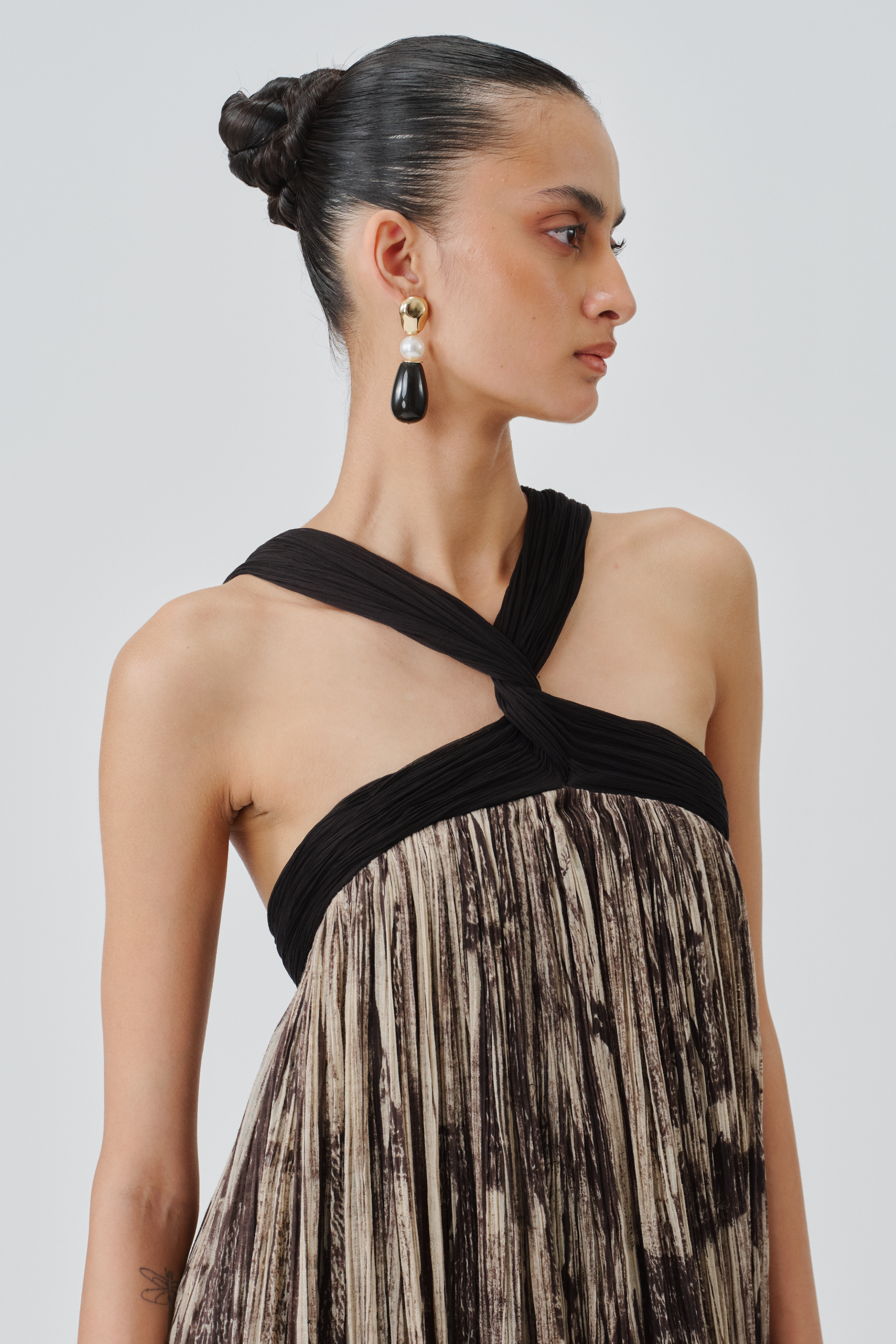 Neckline view of dusk mulmul dress
