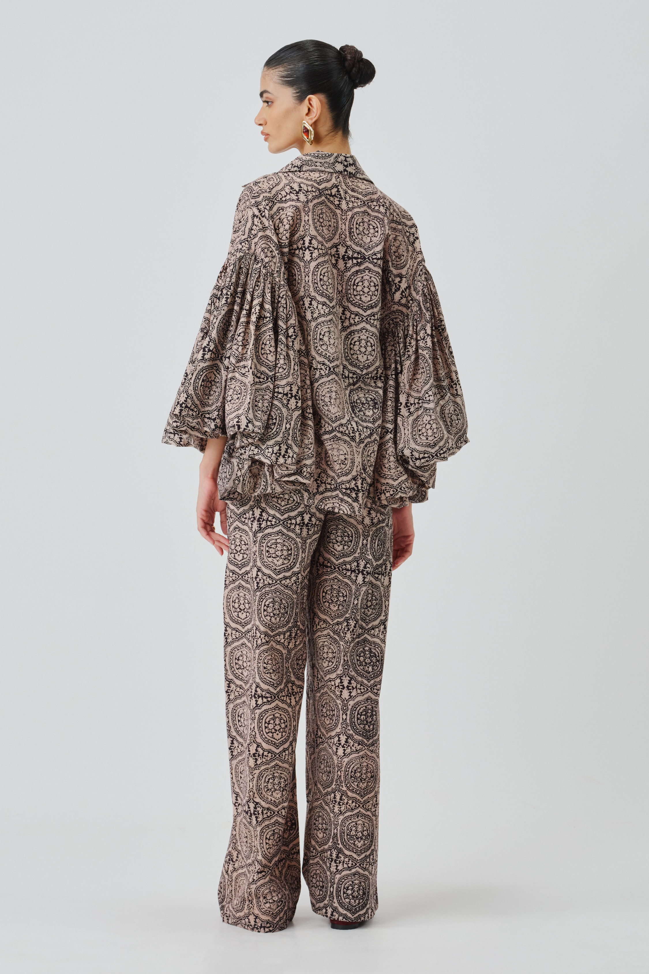 full back view of sahara pants