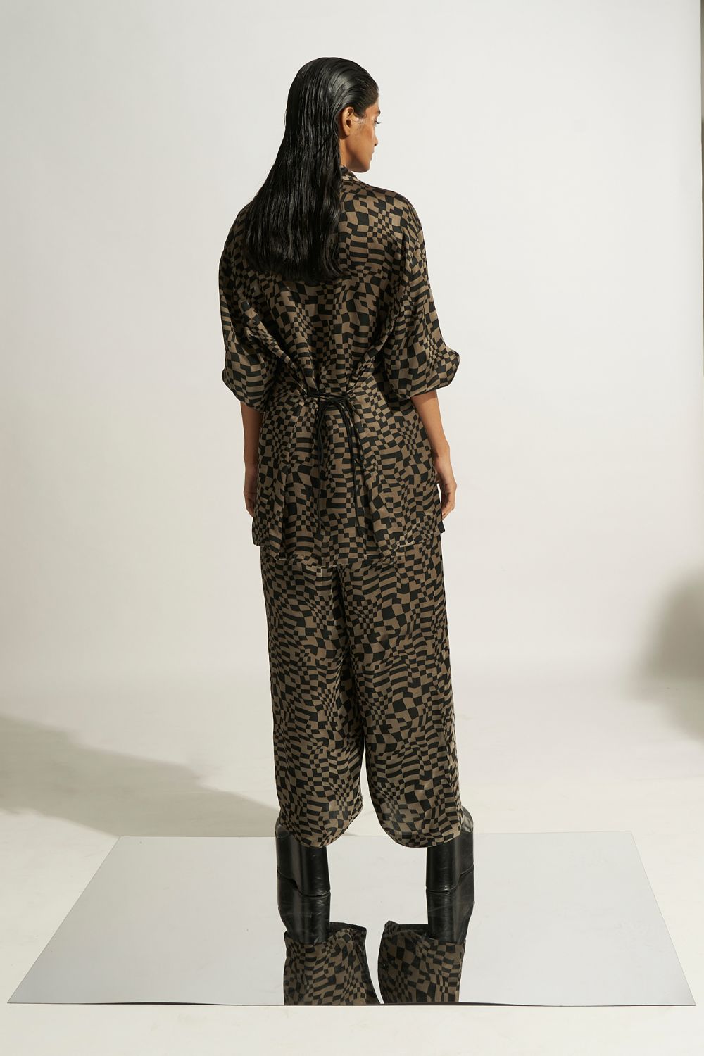 Rhea Shirt in charcoal