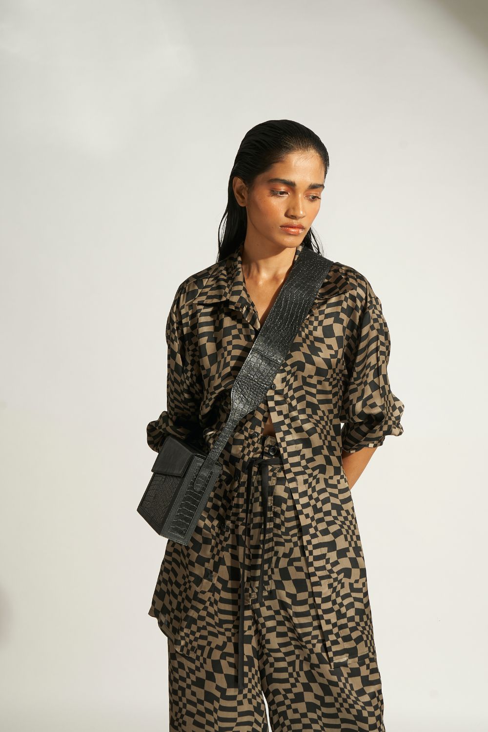 Rhea Shirt in charcoal