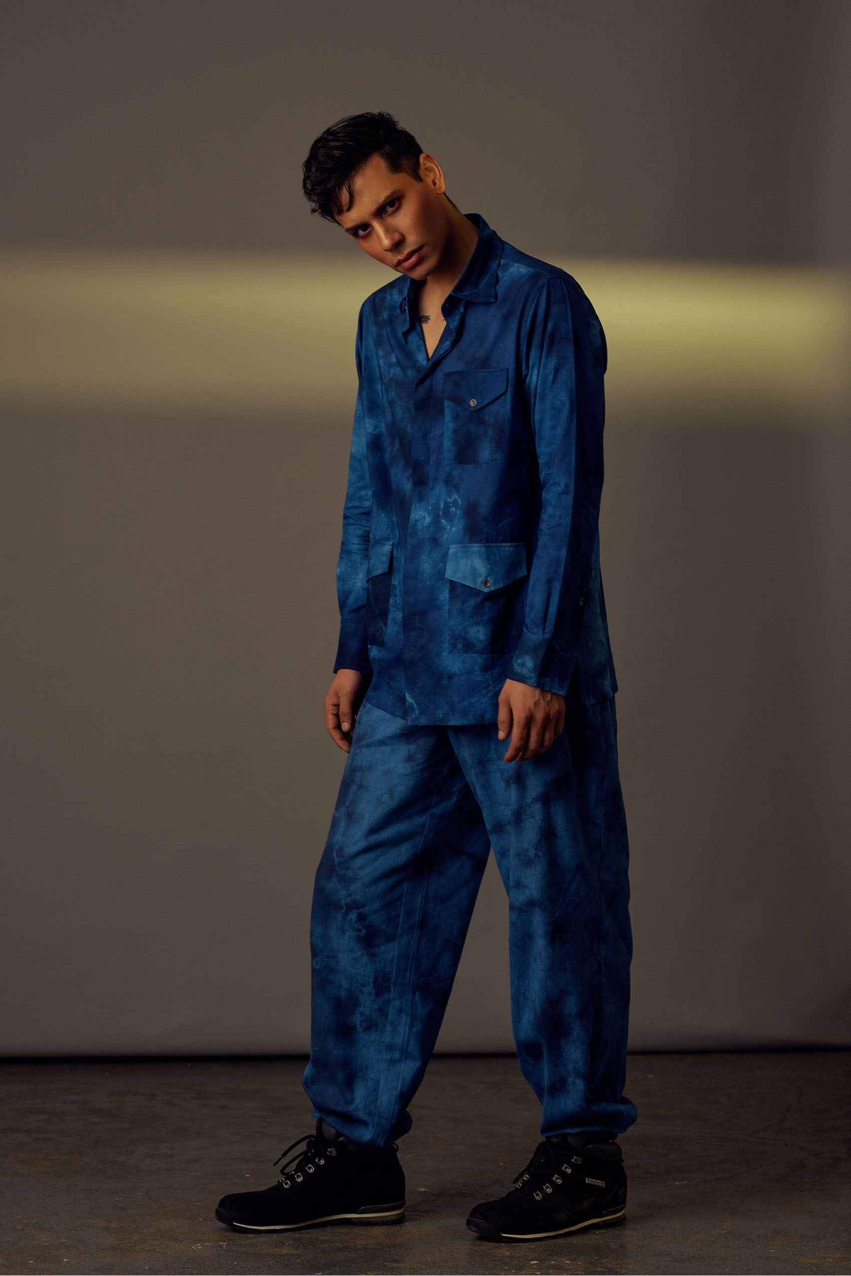 blue-tie-dye-organic-cotton-shirt-with-3-flap-pockets